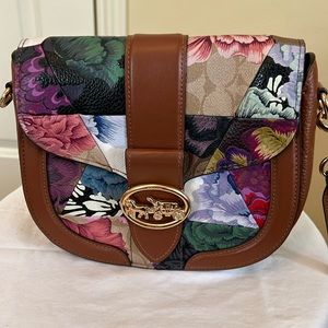 Coach crossbody purse.